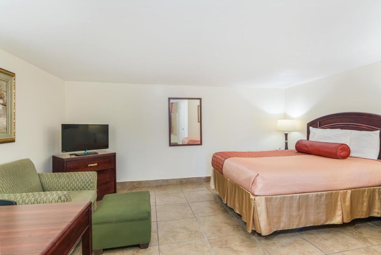 Rodeway Inn Weedsport Ngoại thất bức ảnh