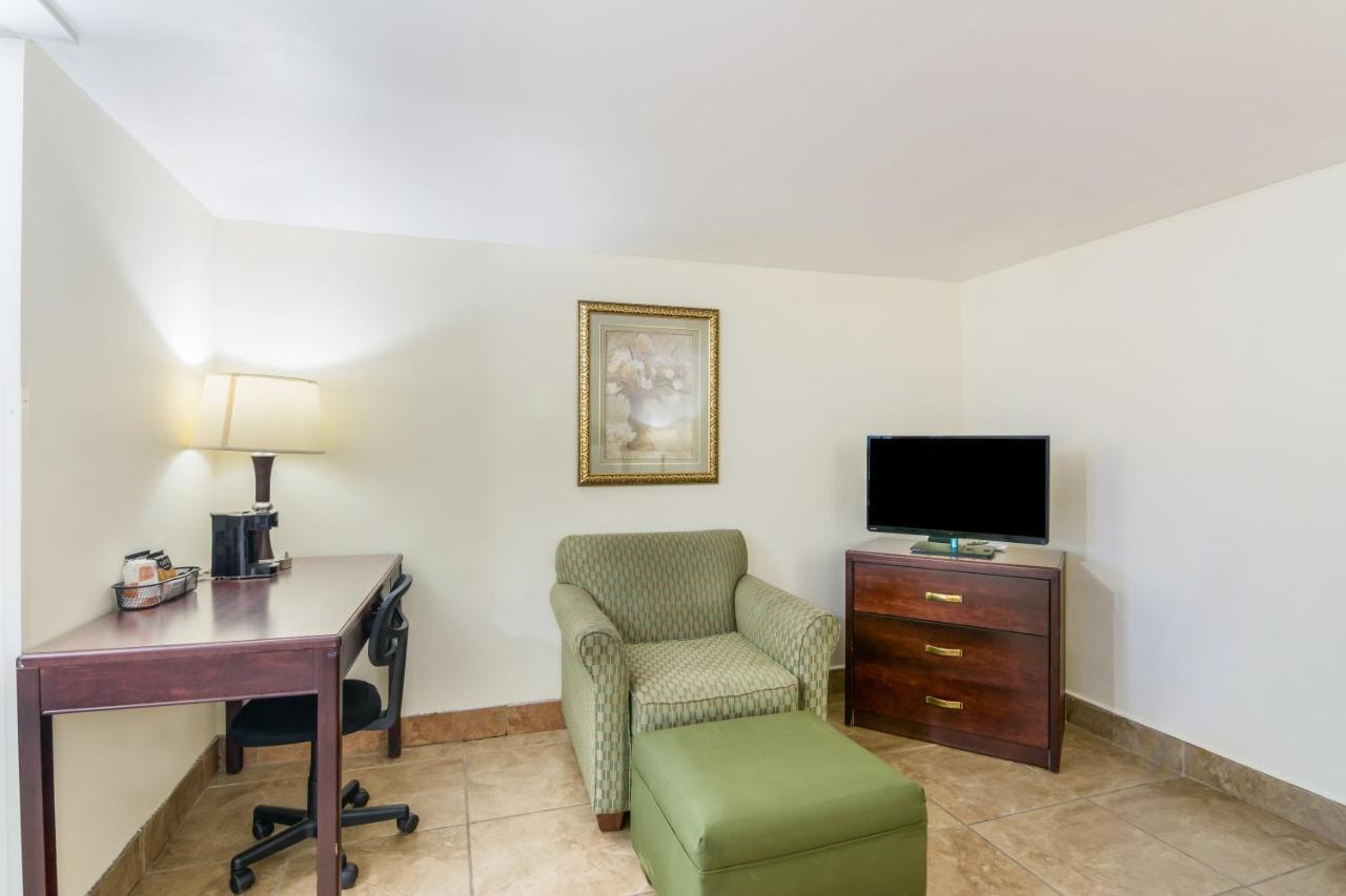 Rodeway Inn Weedsport Ngoại thất bức ảnh