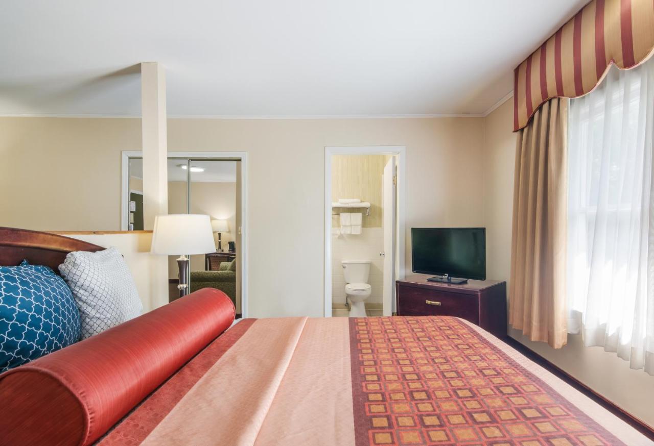 Rodeway Inn Weedsport Ngoại thất bức ảnh