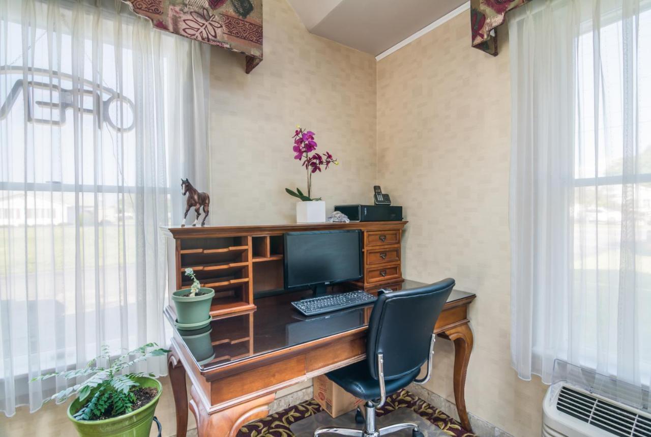Rodeway Inn Weedsport Ngoại thất bức ảnh