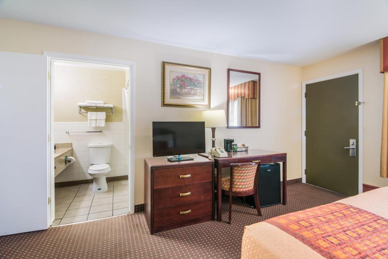 Rodeway Inn Weedsport Ngoại thất bức ảnh