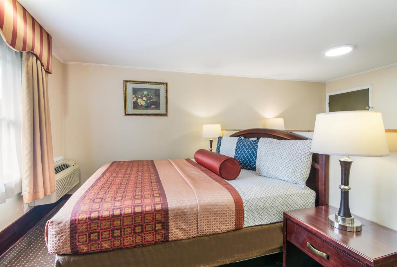Rodeway Inn Weedsport Ngoại thất bức ảnh