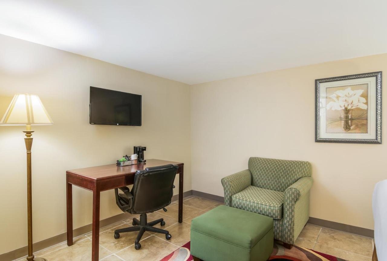 Rodeway Inn Weedsport Ngoại thất bức ảnh