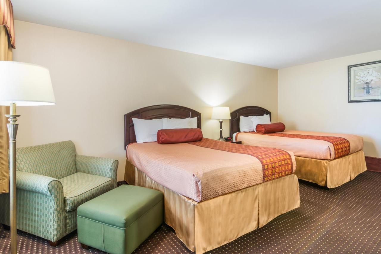Rodeway Inn Weedsport Ngoại thất bức ảnh