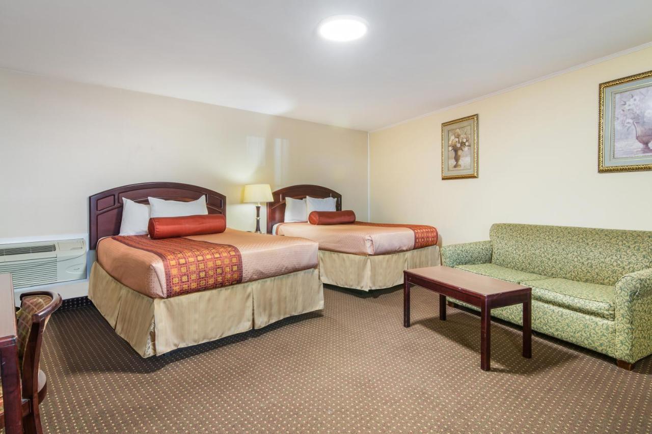 Rodeway Inn Weedsport Ngoại thất bức ảnh