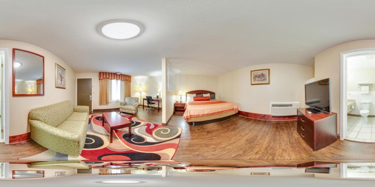 Rodeway Inn Weedsport Ngoại thất bức ảnh