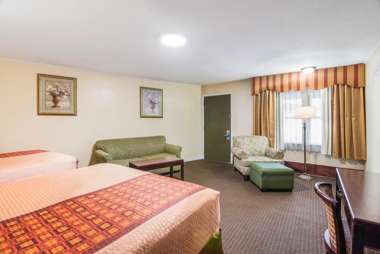 Rodeway Inn Weedsport Ngoại thất bức ảnh