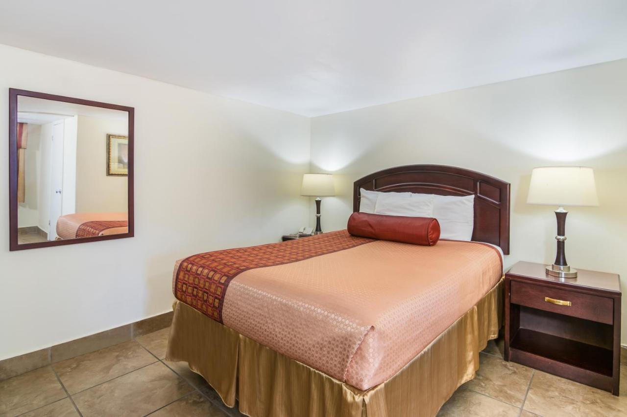 Rodeway Inn Weedsport Ngoại thất bức ảnh