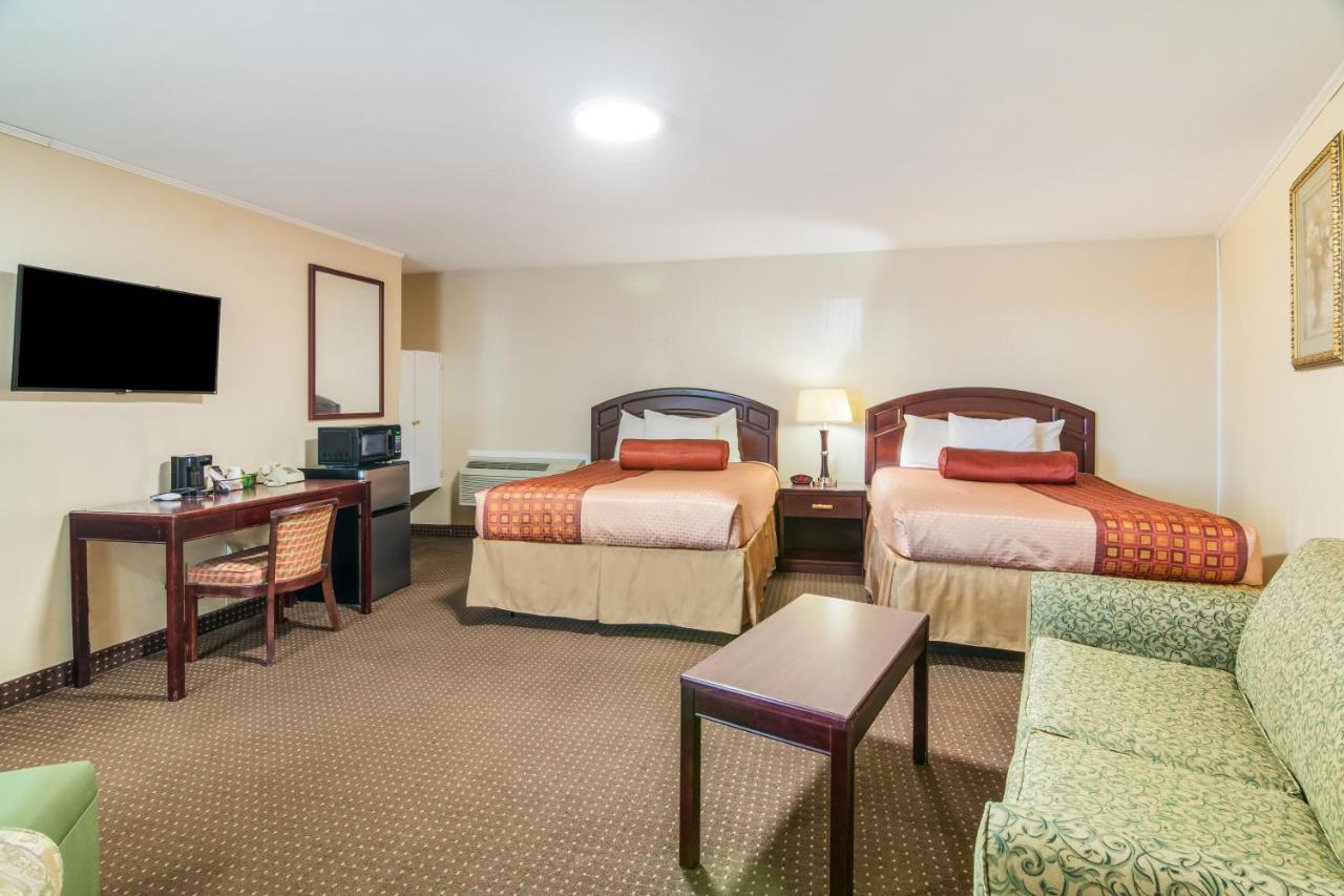 Rodeway Inn Weedsport Ngoại thất bức ảnh