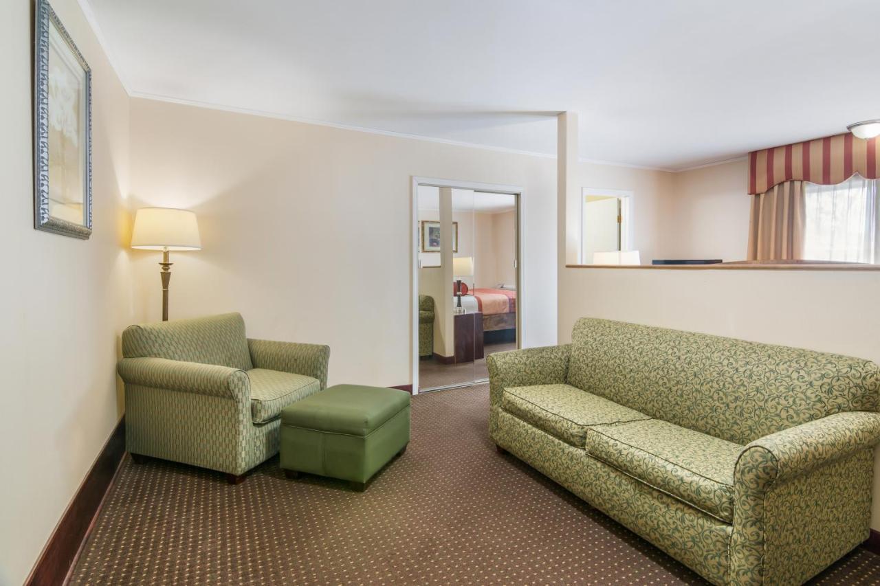 Rodeway Inn Weedsport Ngoại thất bức ảnh