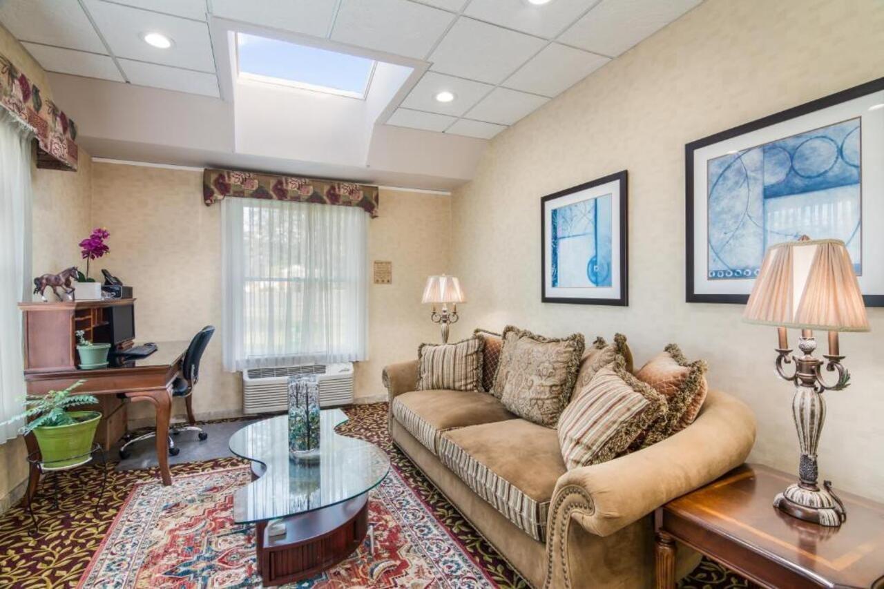 Rodeway Inn Weedsport Ngoại thất bức ảnh