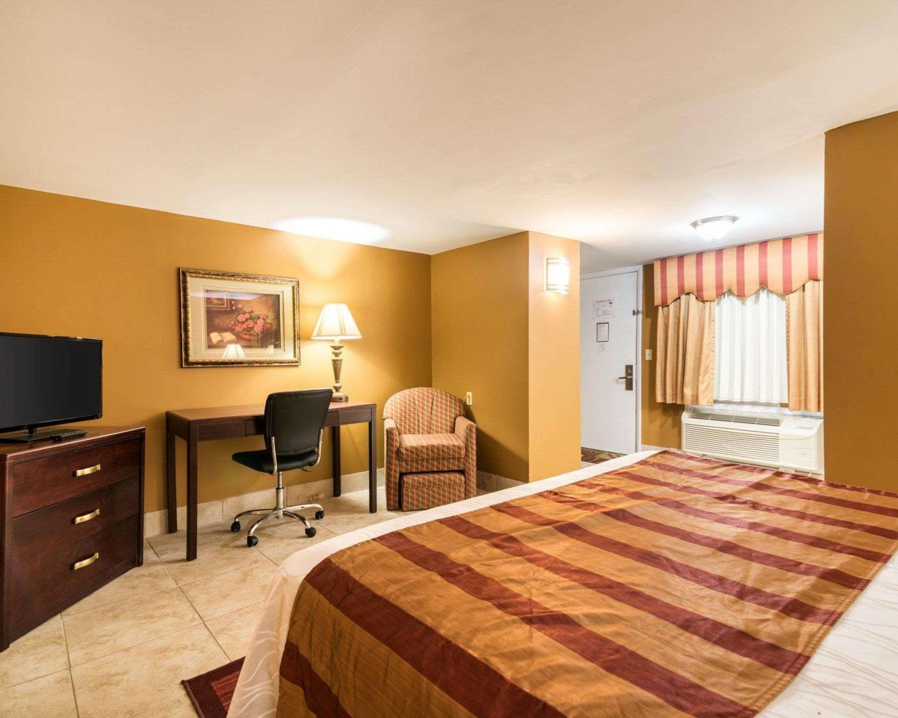 Rodeway Inn Weedsport Ngoại thất bức ảnh