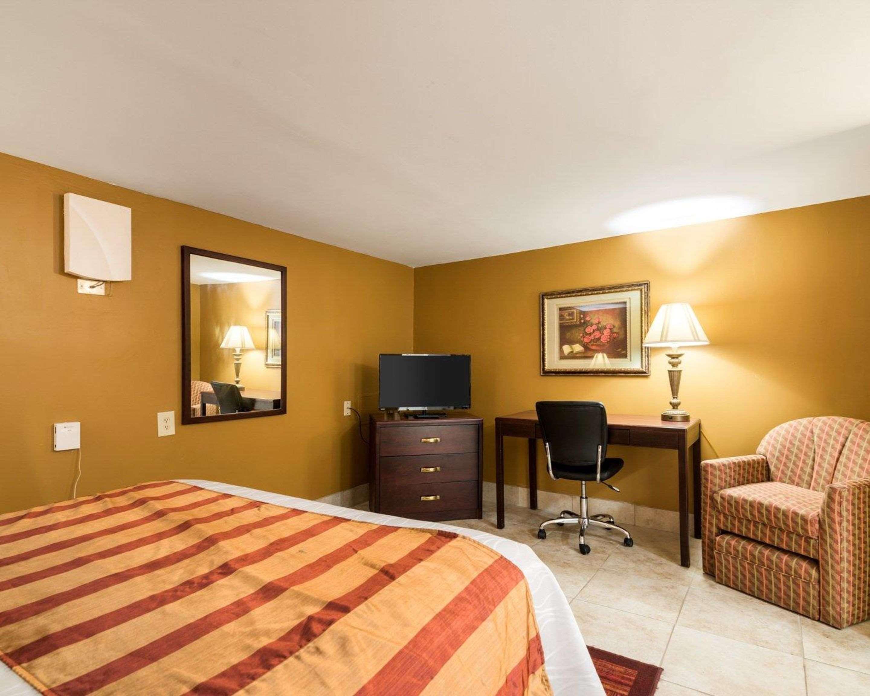 Rodeway Inn Weedsport Ngoại thất bức ảnh