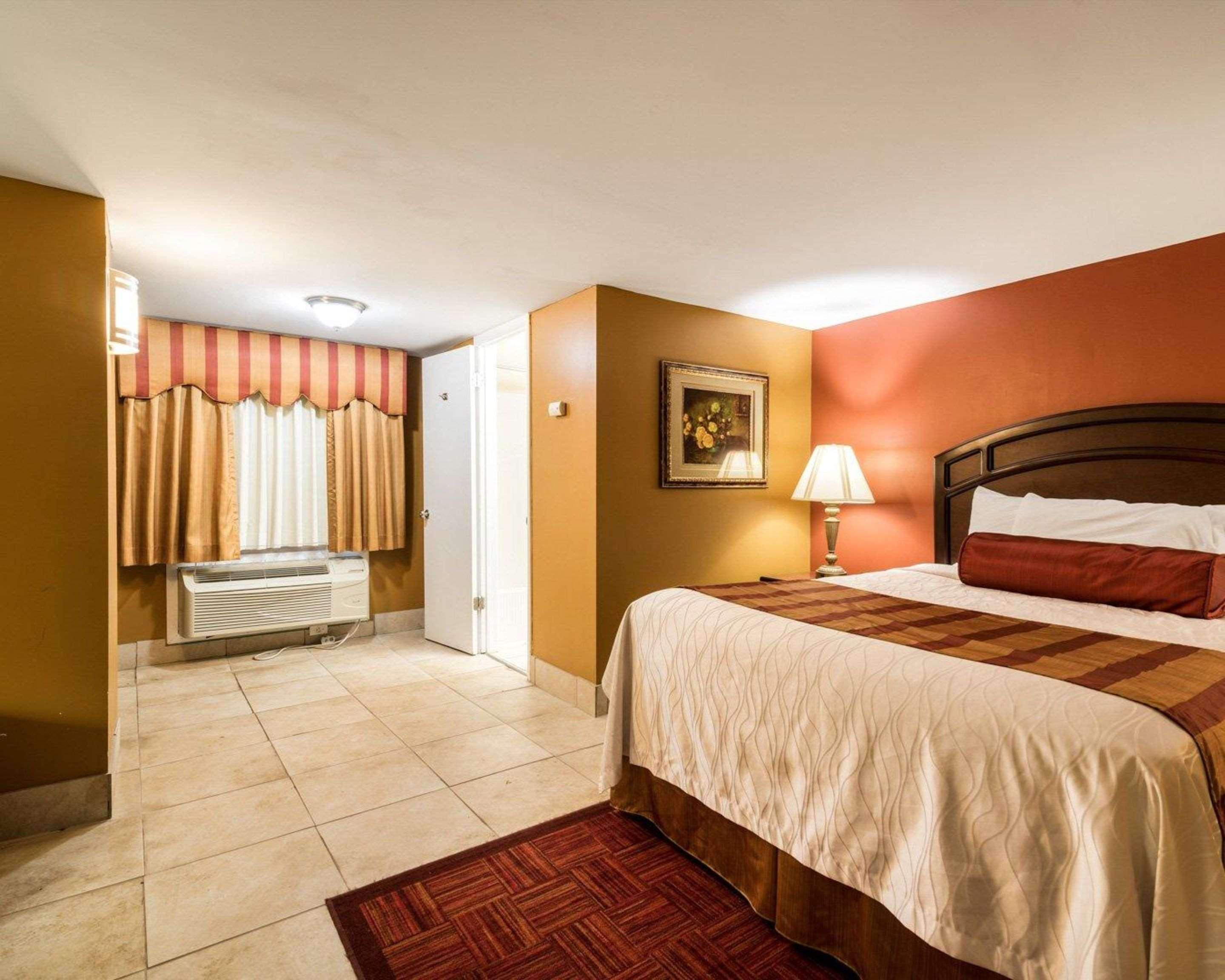 Rodeway Inn Weedsport Ngoại thất bức ảnh