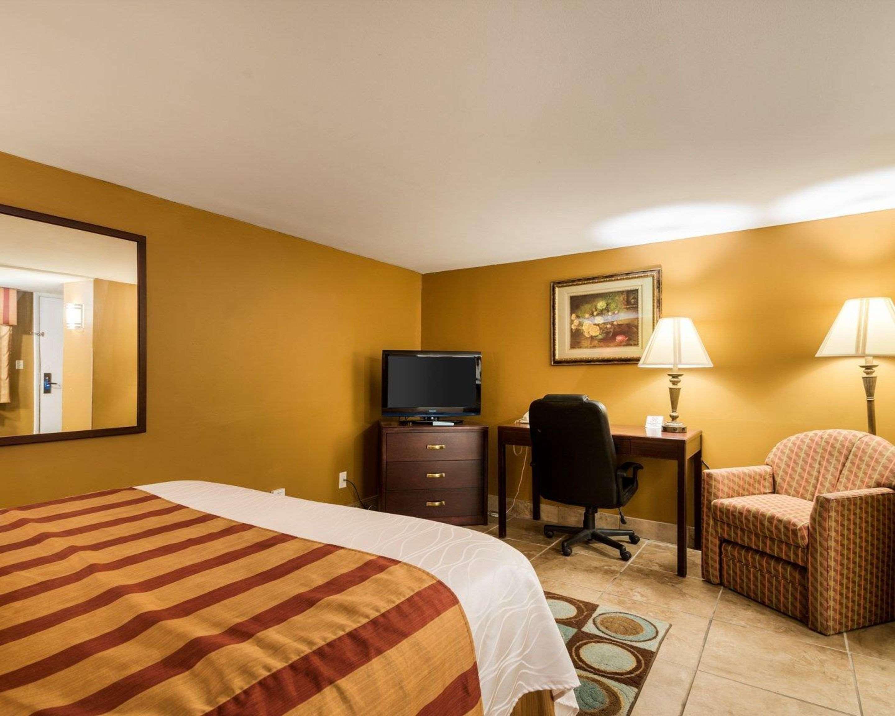 Rodeway Inn Weedsport Ngoại thất bức ảnh
