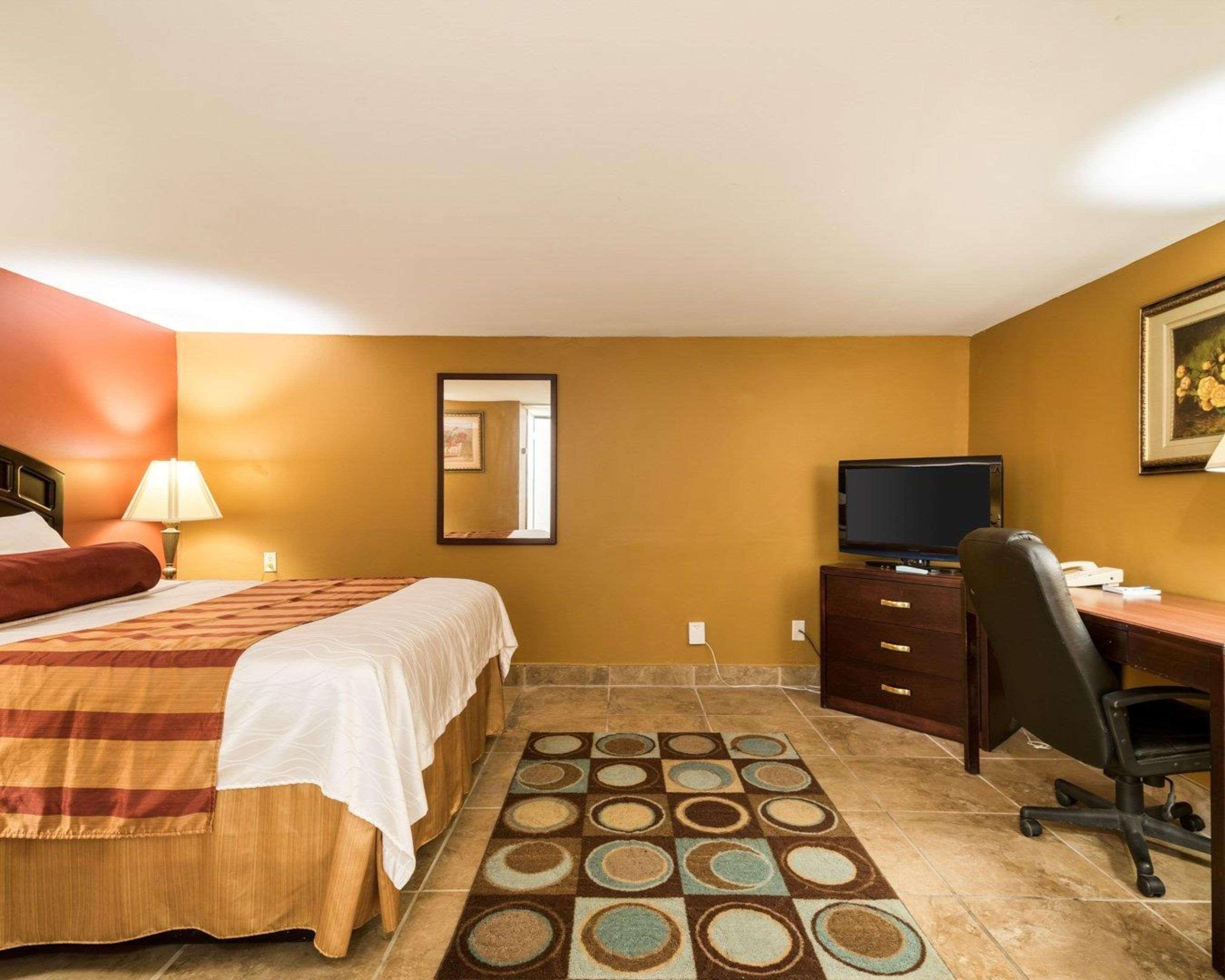 Rodeway Inn Weedsport Ngoại thất bức ảnh