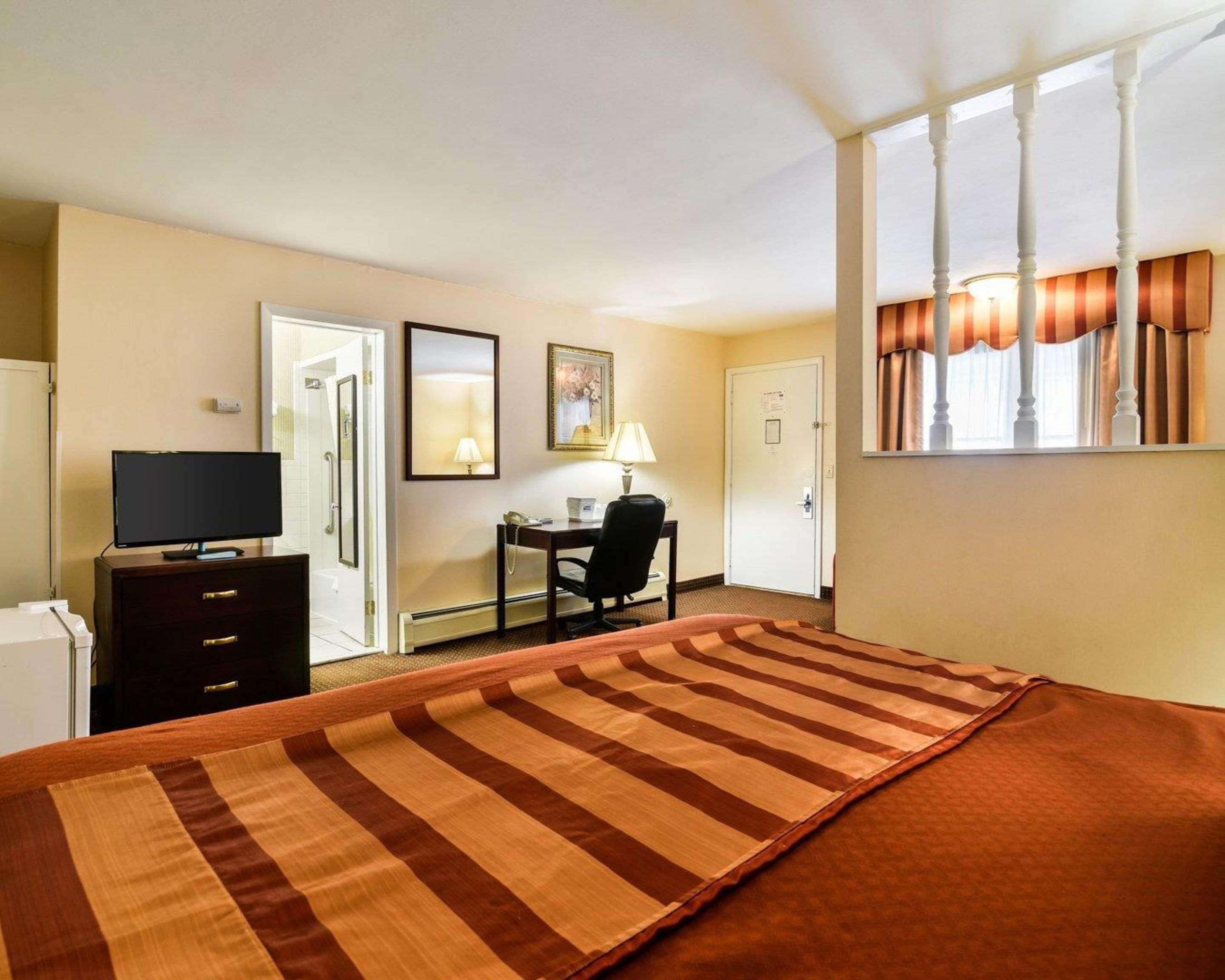 Rodeway Inn Weedsport Ngoại thất bức ảnh