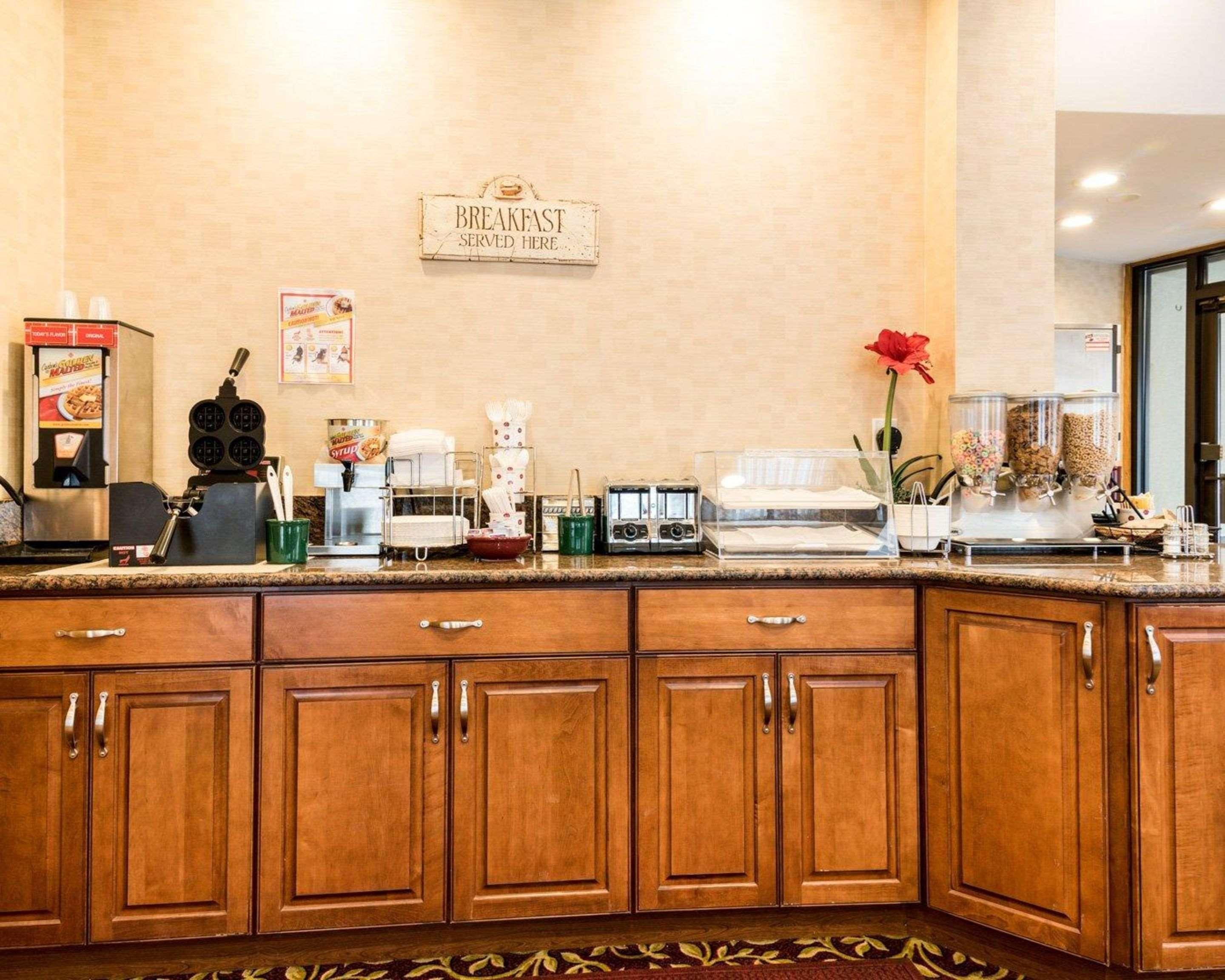 Rodeway Inn Weedsport Ngoại thất bức ảnh