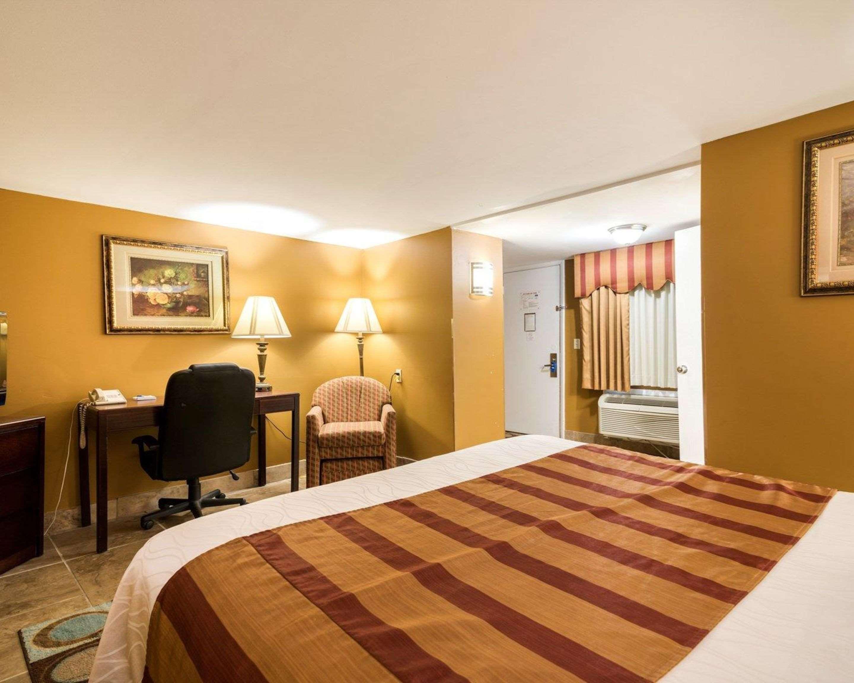 Rodeway Inn Weedsport Ngoại thất bức ảnh