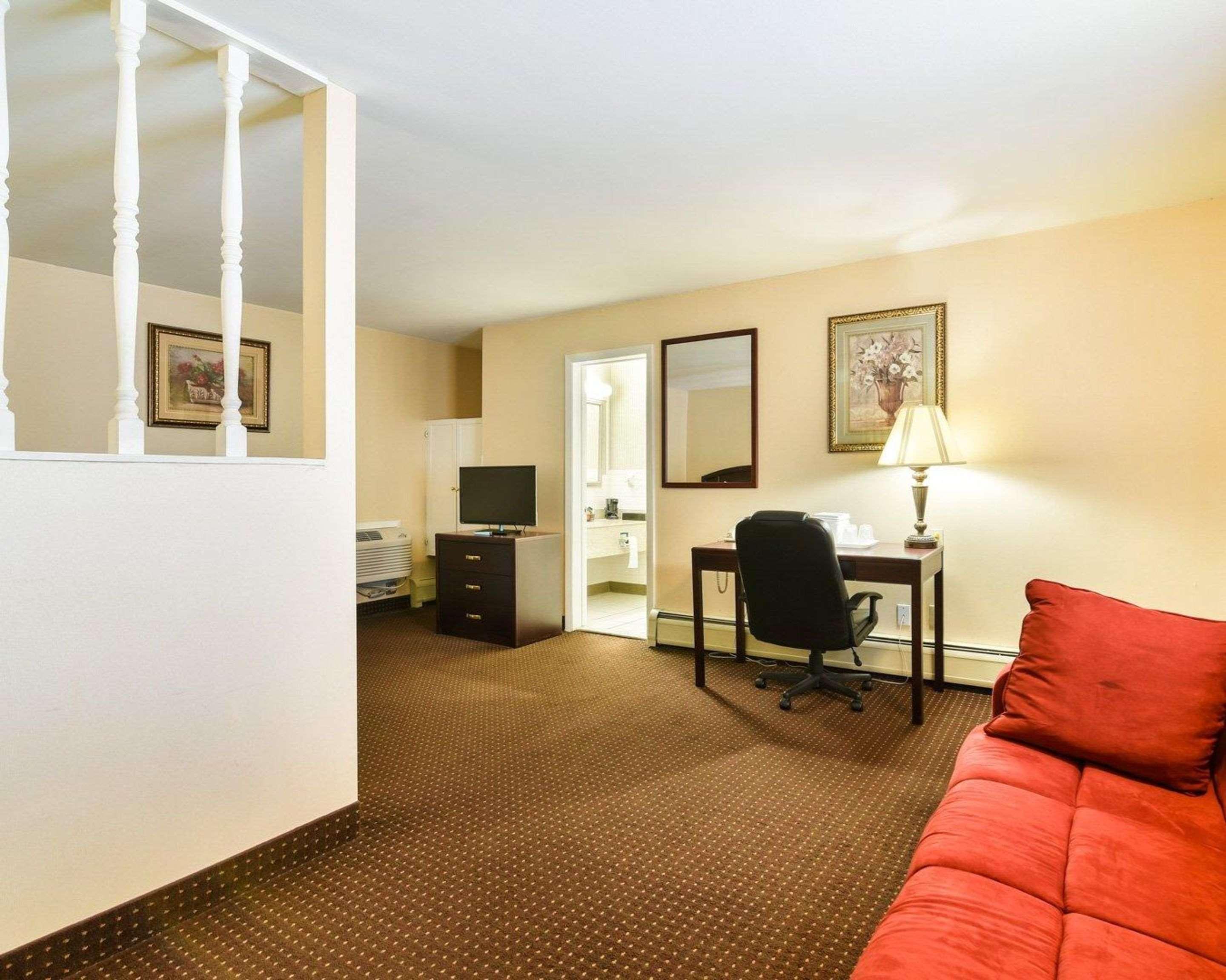Rodeway Inn Weedsport Ngoại thất bức ảnh