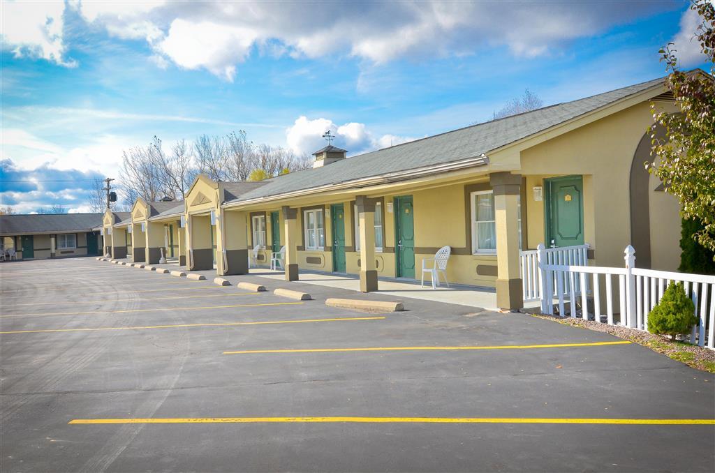 Rodeway Inn Weedsport Ngoại thất bức ảnh