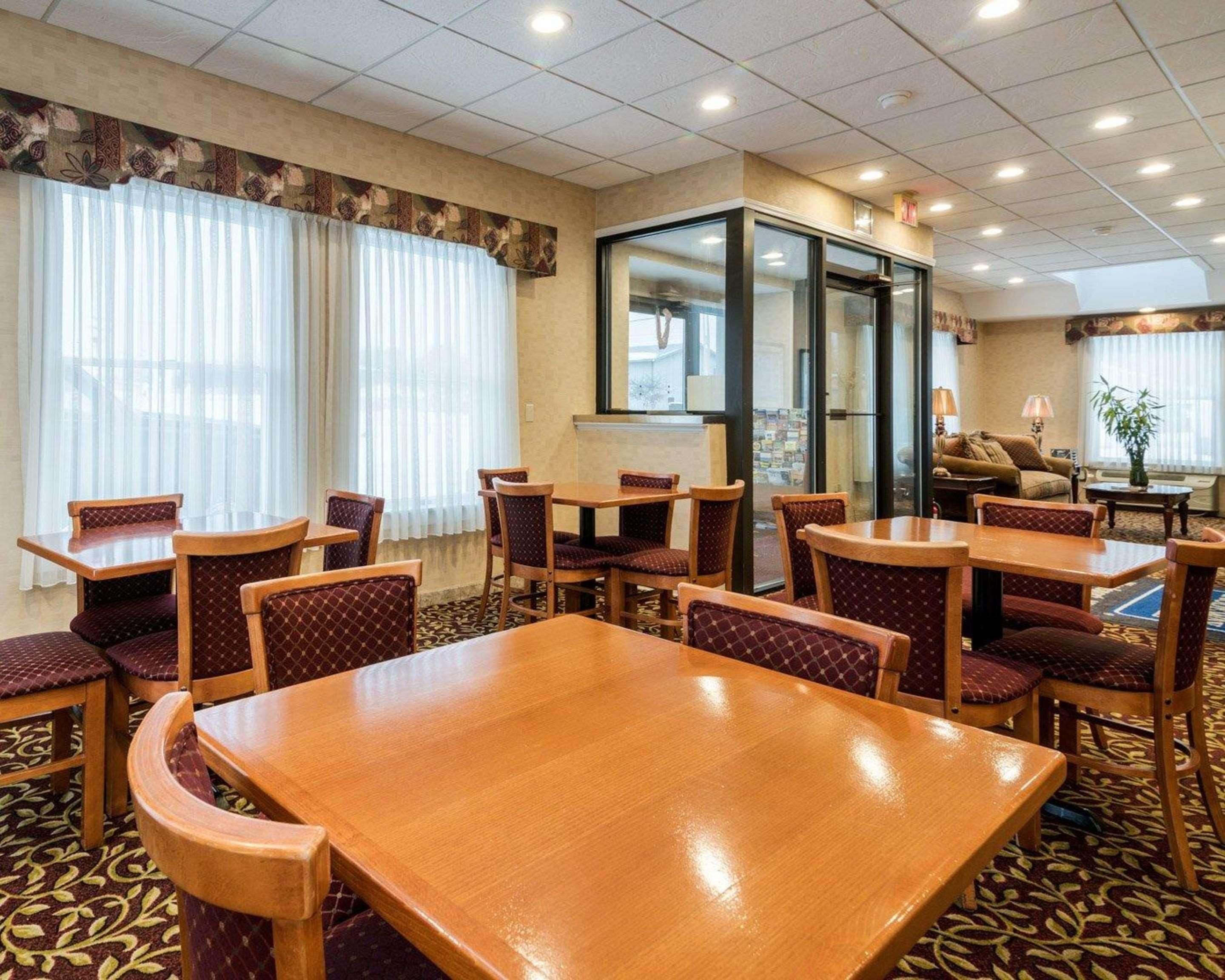 Rodeway Inn Weedsport Ngoại thất bức ảnh